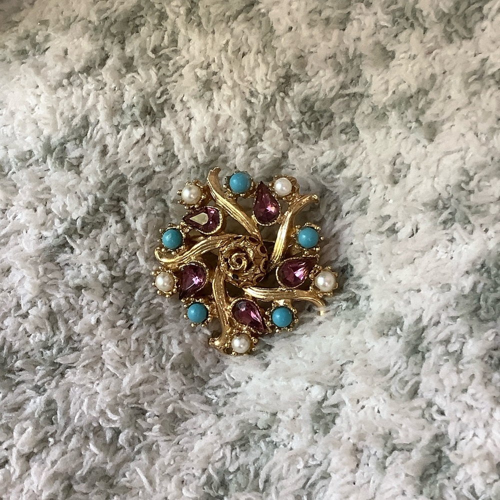 Vintage Gold-Tone Floral Brooch w/ Purple, Turquoise Crystal & Pearl Accents RS